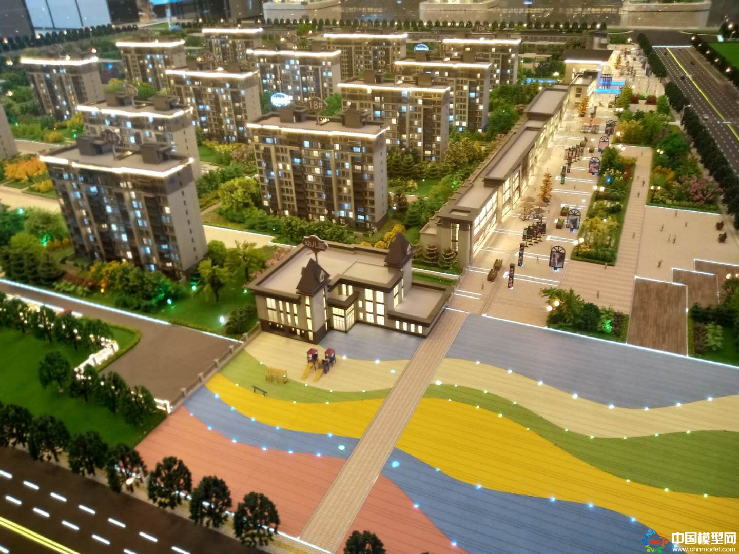 樓盤沙盤模型制作、別墅沙盤模型制作、城市規(guī)劃沙盤制作、建筑模型設計制作、工業(yè)模型設計制作、數(shù)字多媒體沙盤制作